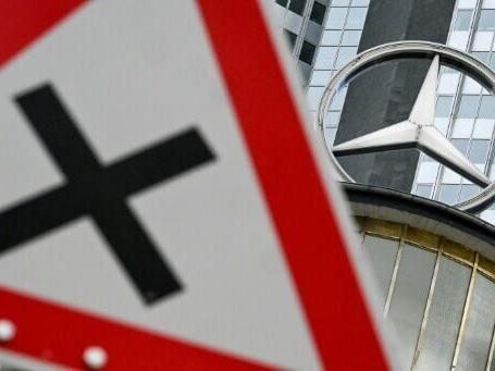 Mercedes-Benz reassures on Nexperia chips as profit plunges